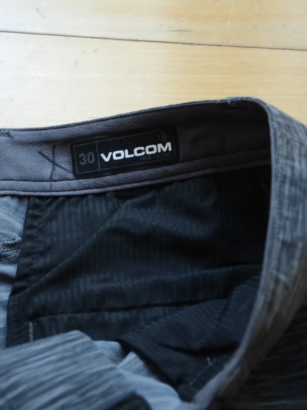 Volcom Men's Surf N' Turf Mix Hybrid Shorts Size 30 NWT